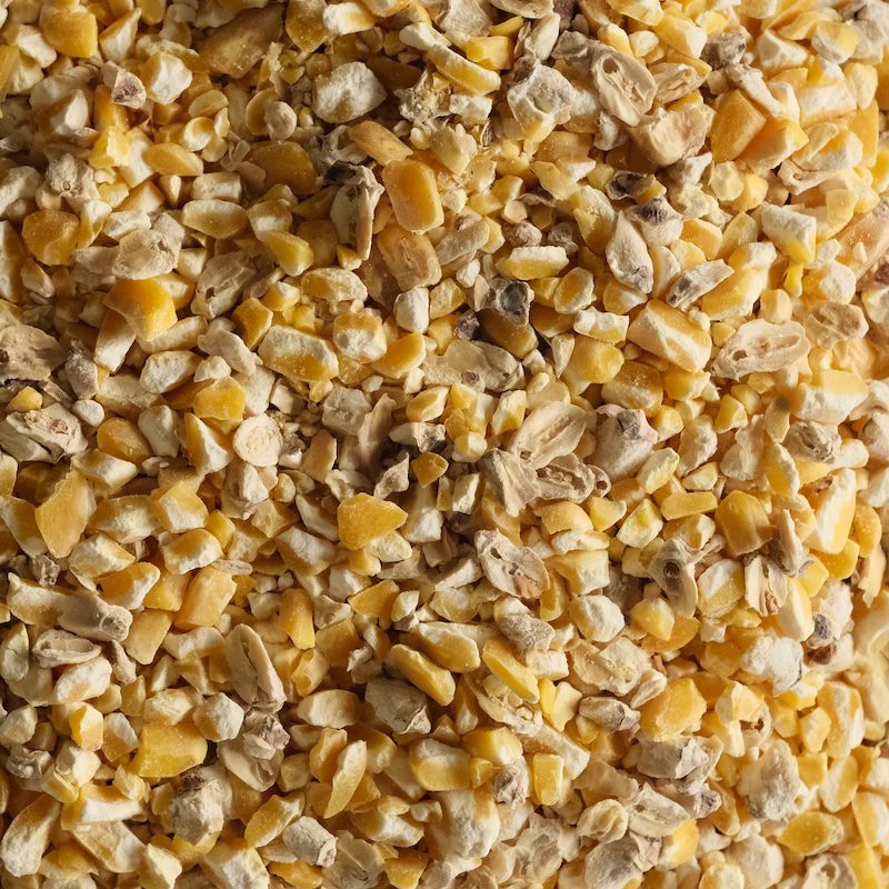 Voyager Cracked Malted Corn (Per kg)